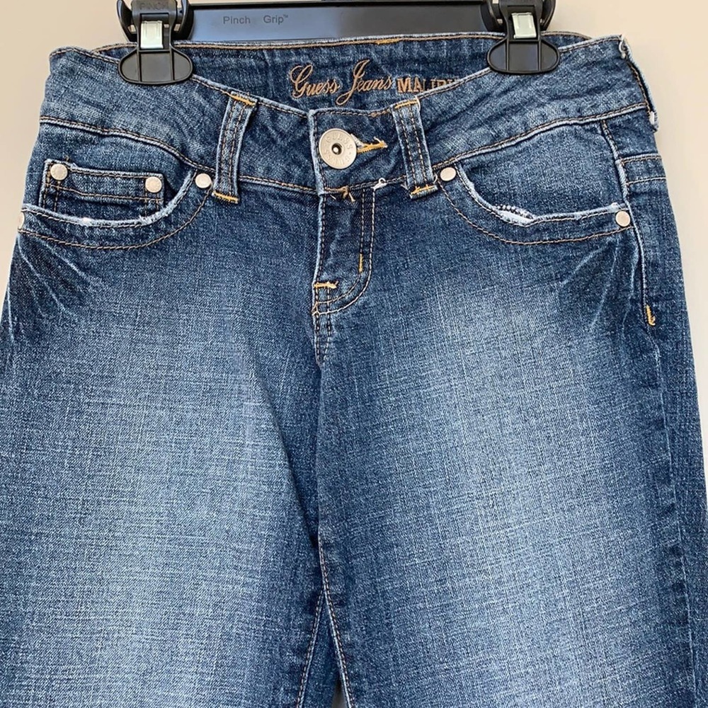 Guess Malibu blue jeans medium wash slightly flared leg low rise size 26